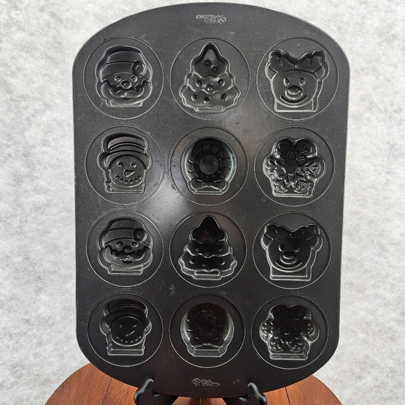 Wilton Cookie Pan Mold Christmas 12 Cavity Santa Snowman Designs‎ Holiday Baking - Picture 1 of 5
